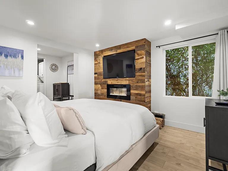 2125 W California St — Photo 15