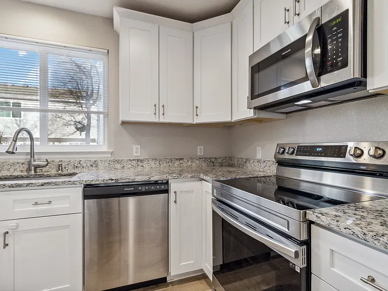 5357 E Hamilton Ave — Photo 10