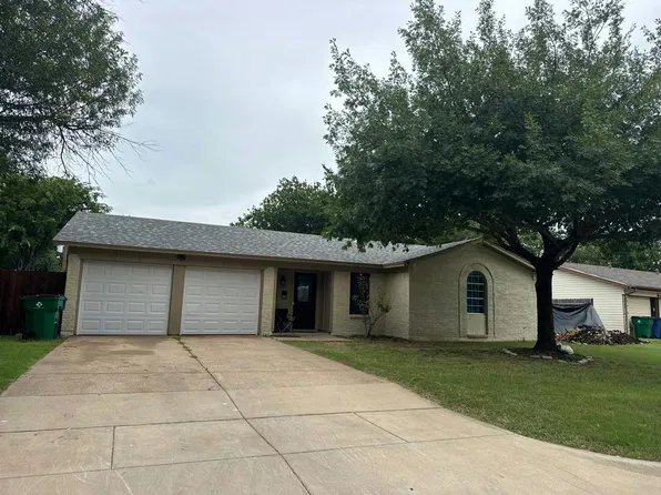 404 Harvey St, Crowley, TX 76036