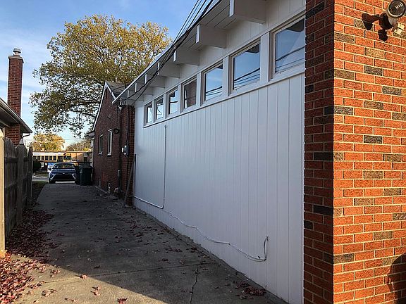 3rd image of 22181 Parklawn St