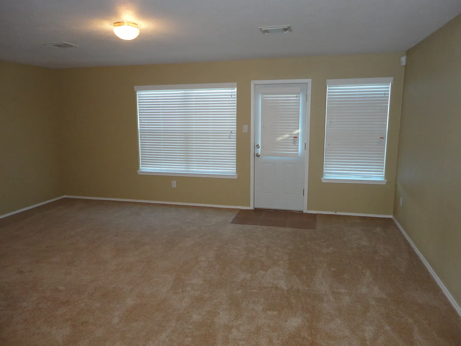 3 bed, 2.0 bath, 2724 sqft, $2,280 — Photo 4