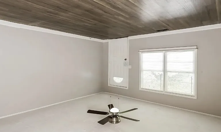823 Oak Ridge Dr — Photo 2