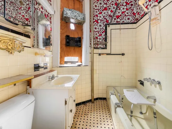 638 Warren Street image 7 of 8