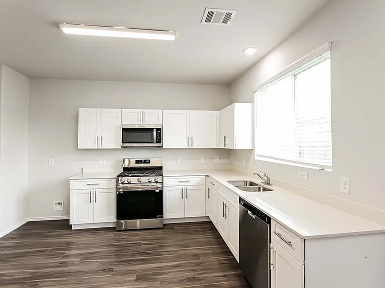 18546 Boomi Ravine Trl — Photo 9