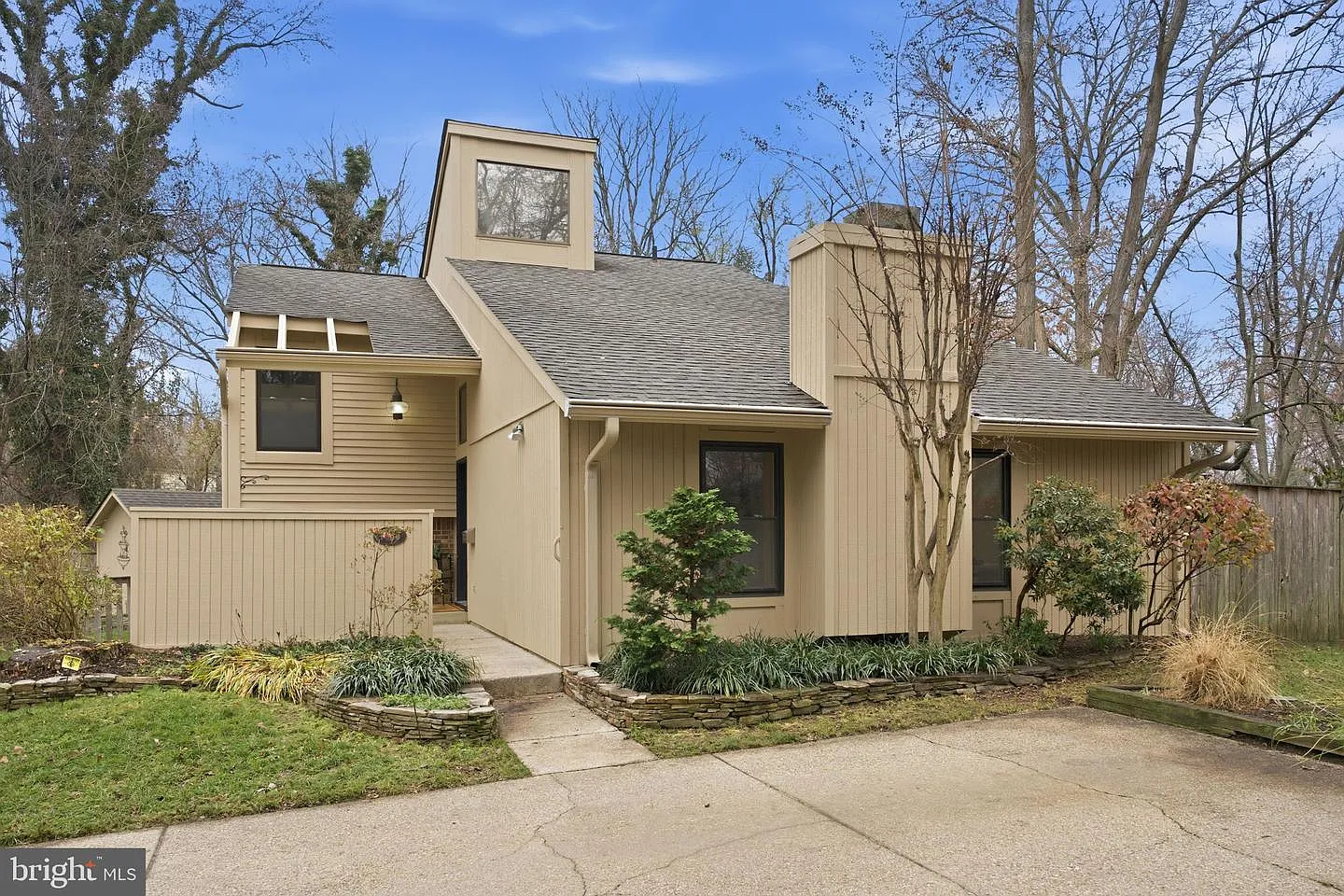 1040 Timber Creek Dr photo 1