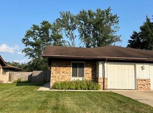 1359 Beverly Ln, Streamwood, IL 60107