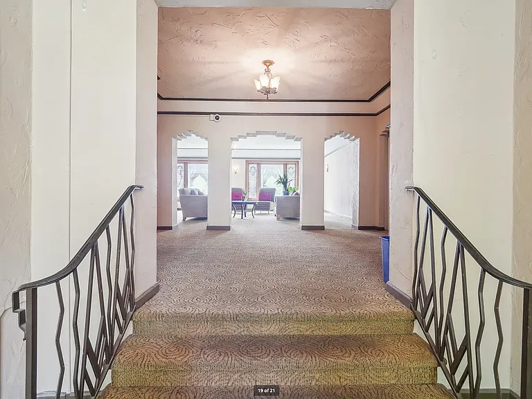 519 W Roy St #309 — Photo 18