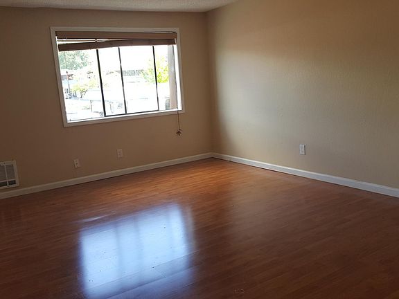 3rd image of 106 147th Ave SE