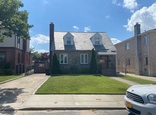 5044 213th St, Oakland Gardens, NY 11364