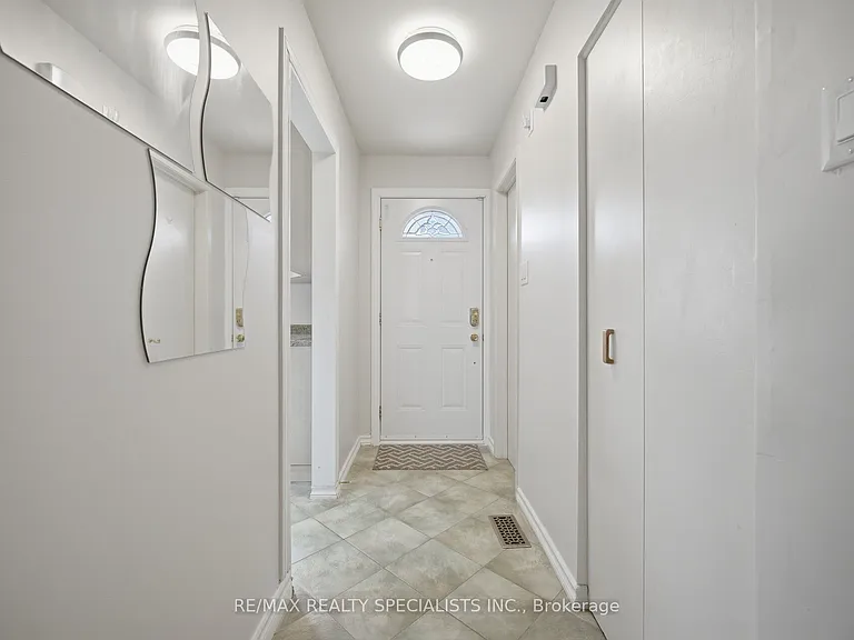 701 Burnhamthorpe Rd #106 — Photo 6