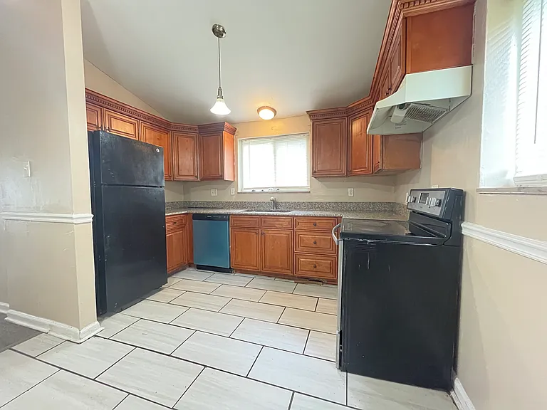 1137 Glenside Ln — Photo 2