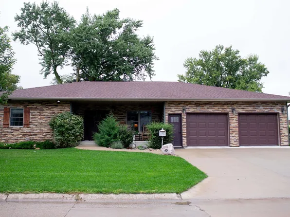 102 SW 3rd St, Greenfield, IA 50849