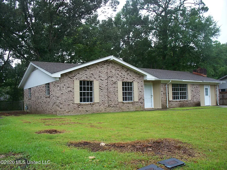 2712 Connor Dr — Photo 4
