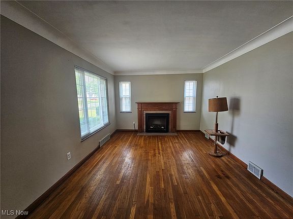 5th image of 6714 Greenleaf Ave