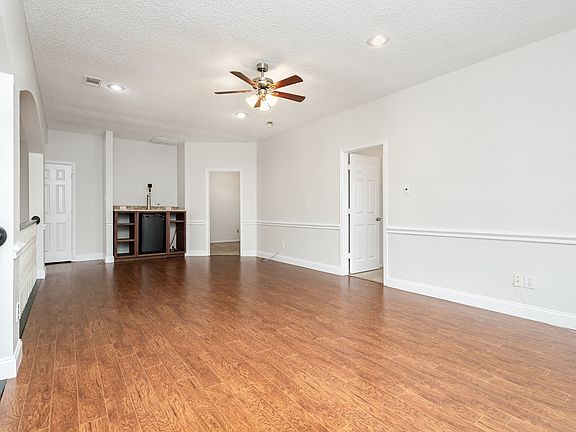 5th image of 906 Beau Dr