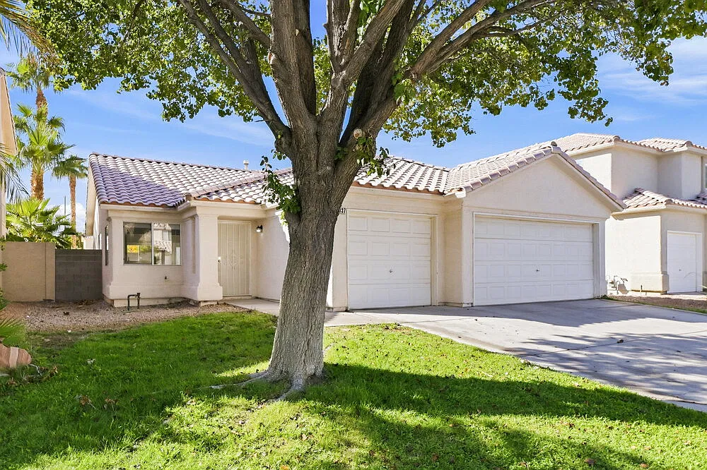 3 bed, 2.0 bath, 1458 sqft, $2,035 — Photo 3