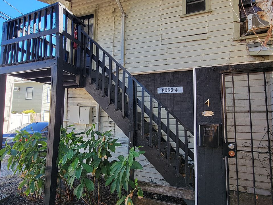 1st image of 225 11th Ave N