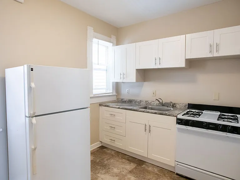 $1075 1 BA, 1 BA With Back Porch - Riverwest - 829 E Clarke — Photo 19