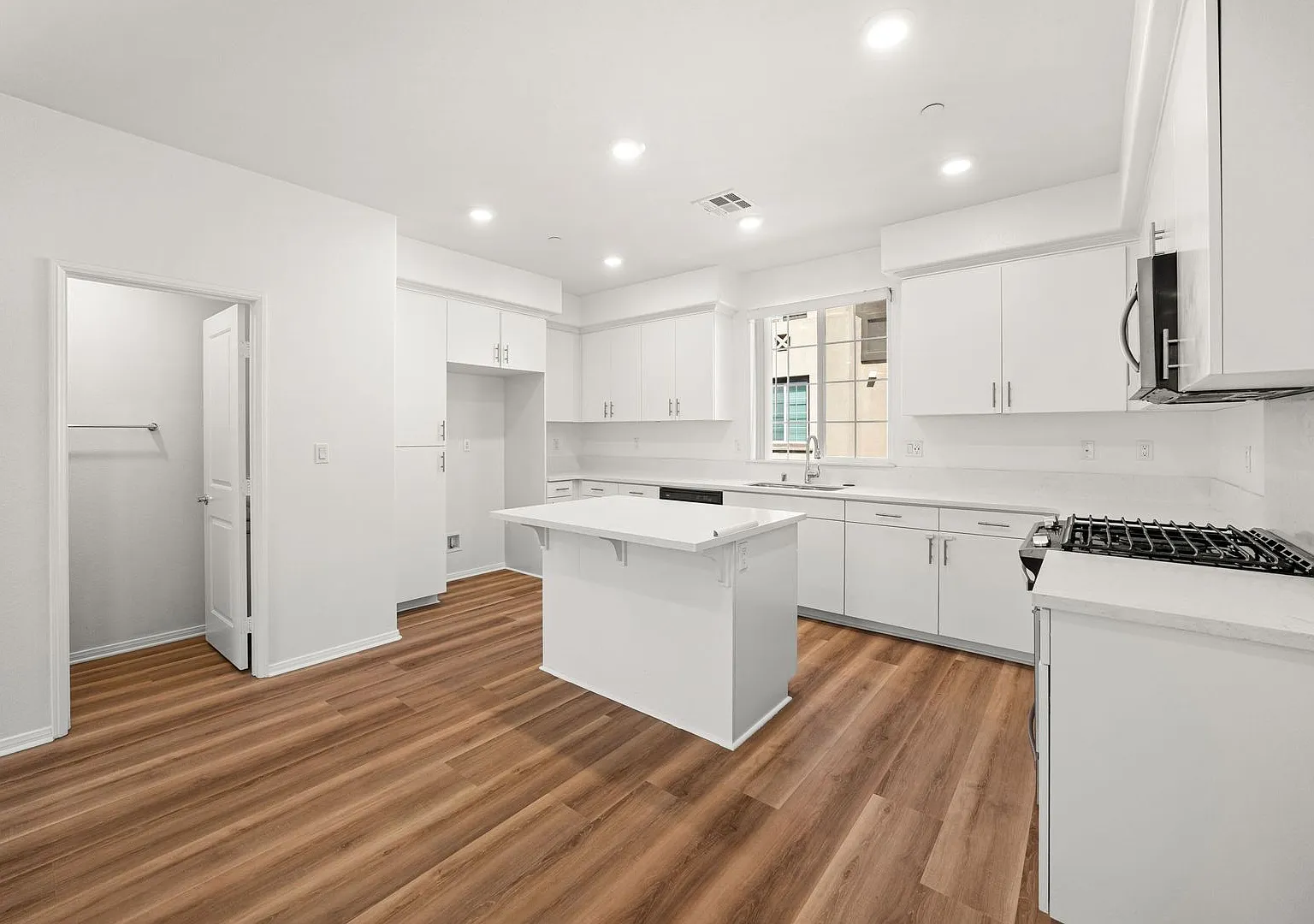 3-level home in Rancho Cucamonga — Photo 3
