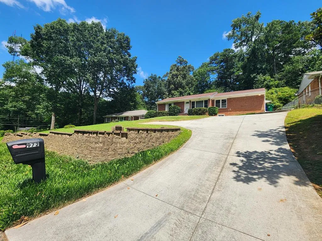 972 Biltmore Dr NE — Photo 1