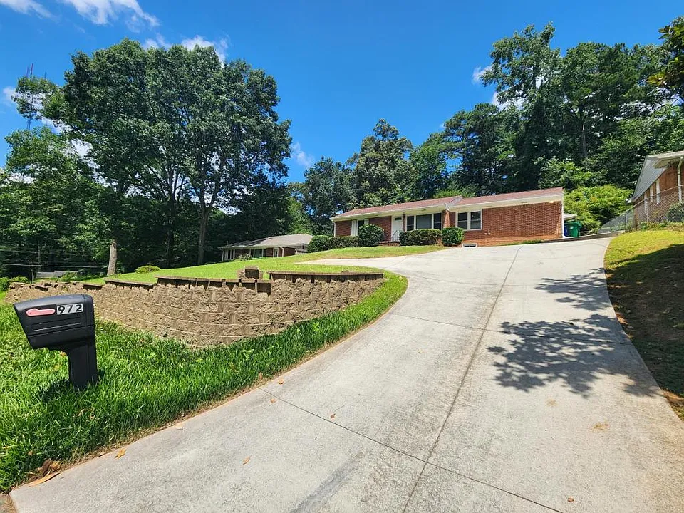 972 Biltmore Dr NE