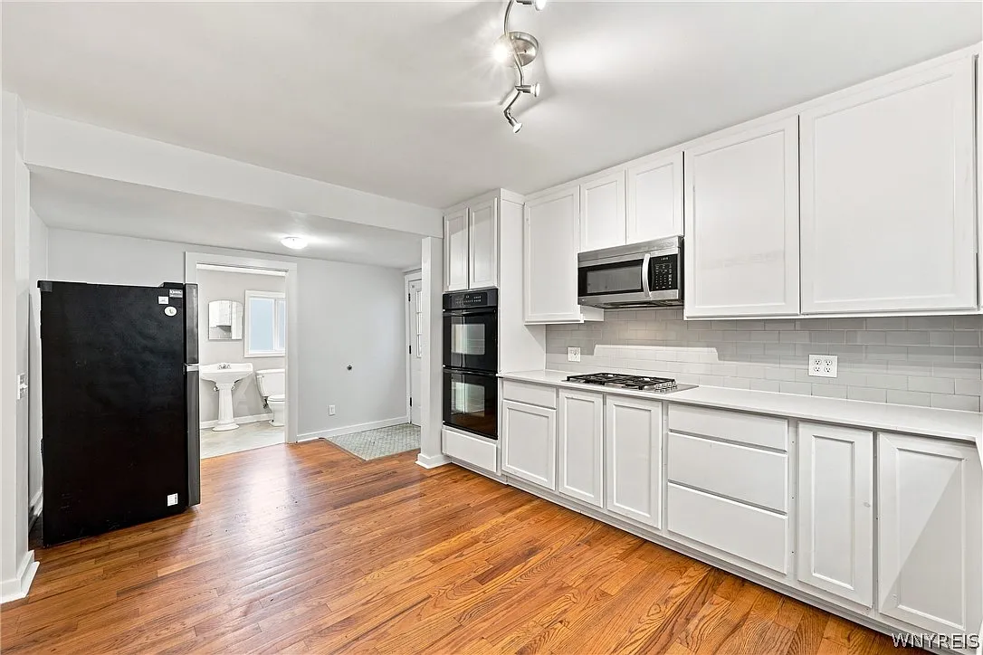 3 bed, 1.5 bath, 1208 sqft, $1,800 — Photo 4