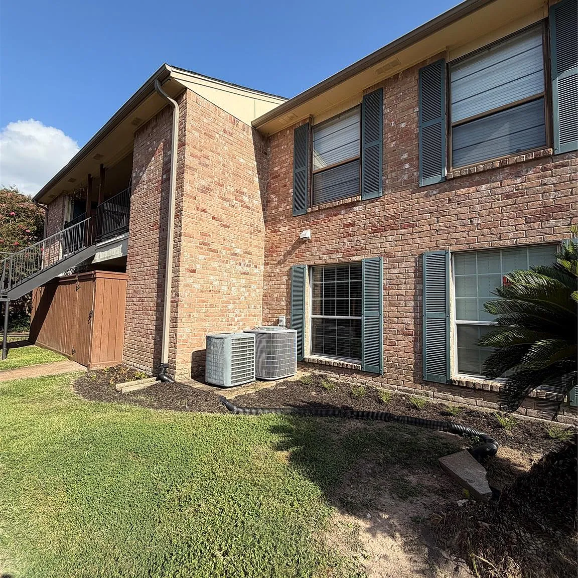 2 bed, 941 sqft, $1,350 — Photo 1