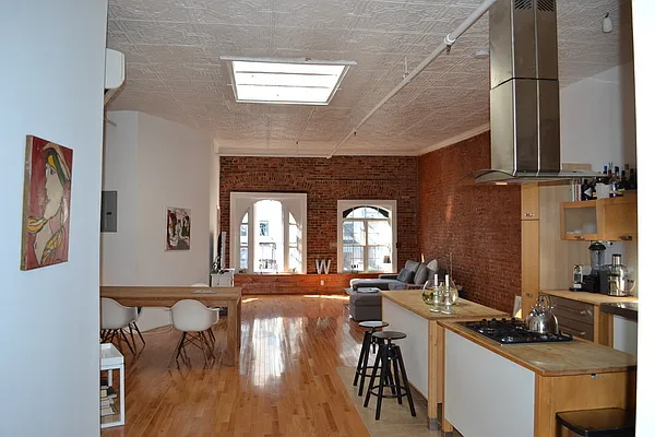 Rented by Tabak Real Estate | media 21