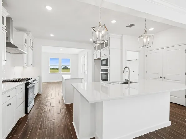 304 Boulden Ct, Sealy, TX 77474