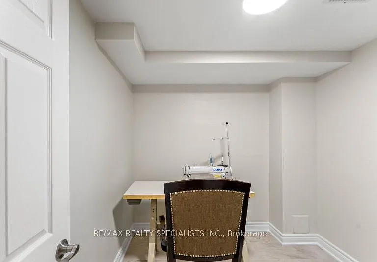 88 Showboat Cres #BSMNT — Photo 9
