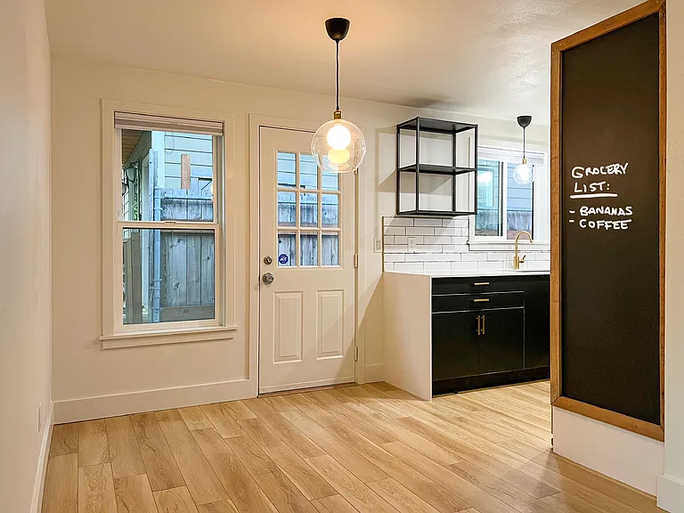 3552 N Albina Ave — Photo 4