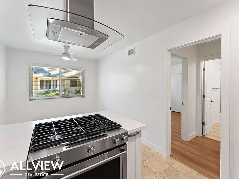 16661 Bartlett Ln — Photo 5