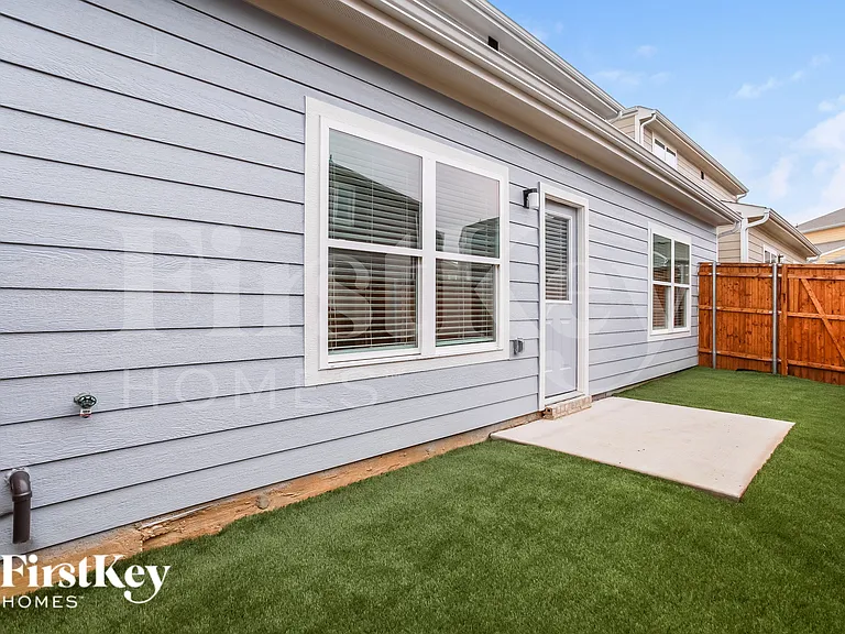 319 Niki Dr — Photo 18