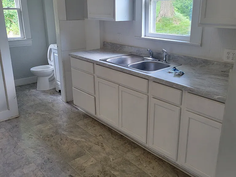 2370 Lagonda Ave — Photo 17