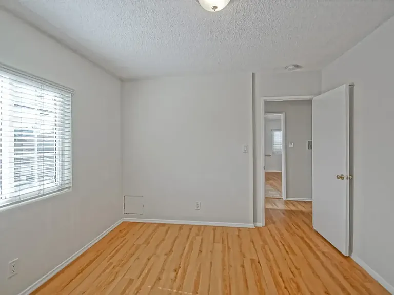 1815 Clark Ln — Photo 27