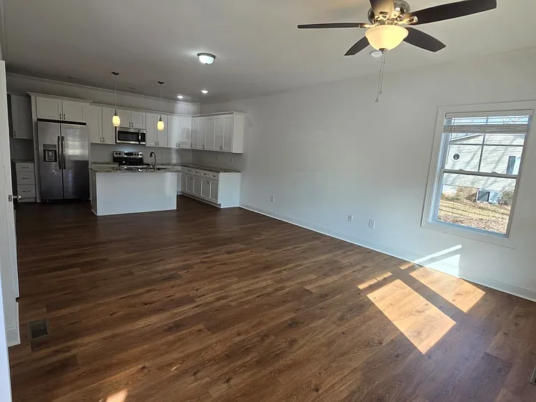 109 Lynn Ave — Photo 2