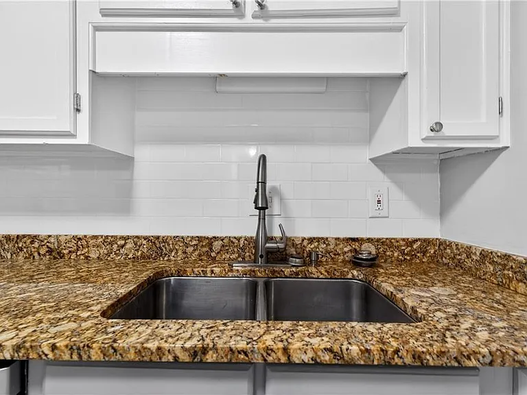 6520 Roswell Rd #48 — Photo 11