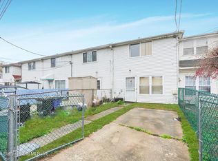 17 Thelma Ct, Staten Island, NY 10304