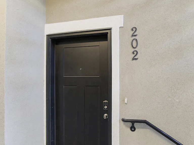 1836 W Terra Vista Ln — Photo 2