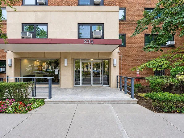 235 Adams St APT 10K, Brooklyn, NY 11201