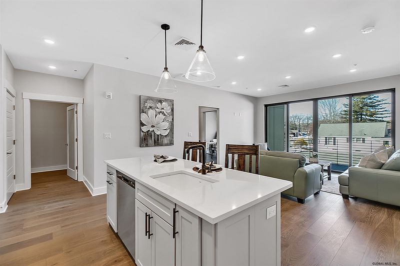 5th image of 116 West Avenue #403