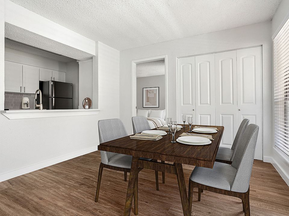 C242440 TheWestside_VS Stills_2B2B DiningRoom2