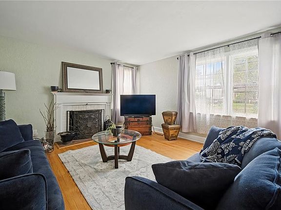 3rd image of 132 Granby Park