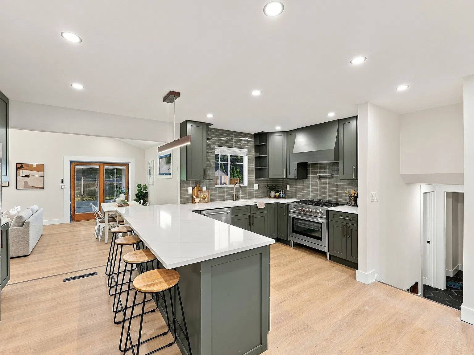 4 bed, 2.5 bath, 1856 sqft, $3,500 — Photo 4