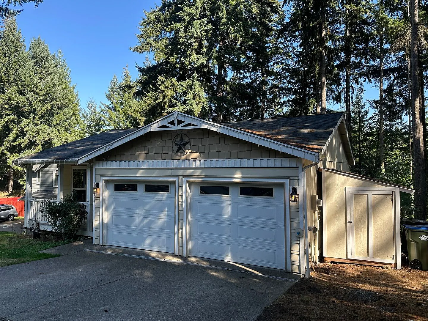 3 BR Home with Bonus Room in Beautiful Clearwood — Photo 3