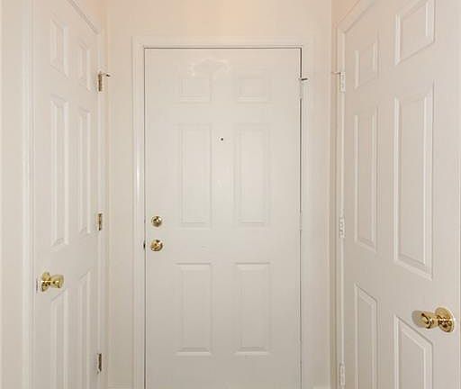 3rd image of 6828 Colony Pointe South Dr