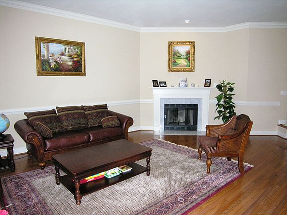3rd image of 10165 Castlewood Ln