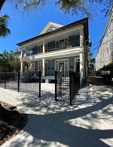 810 Broadway St — Photo 16