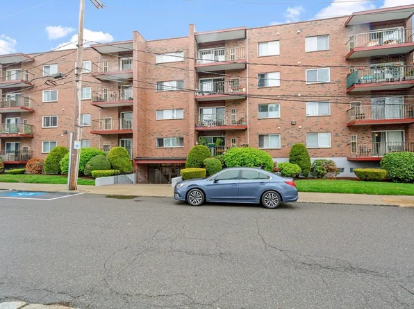 10 Foster St APT 203, Wakefield, MA 01880