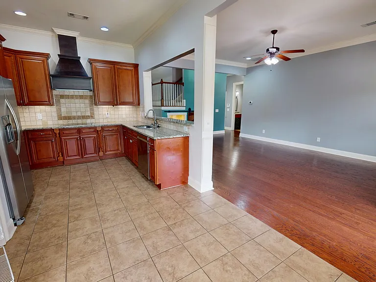 415 Melison Dr — Photo 10